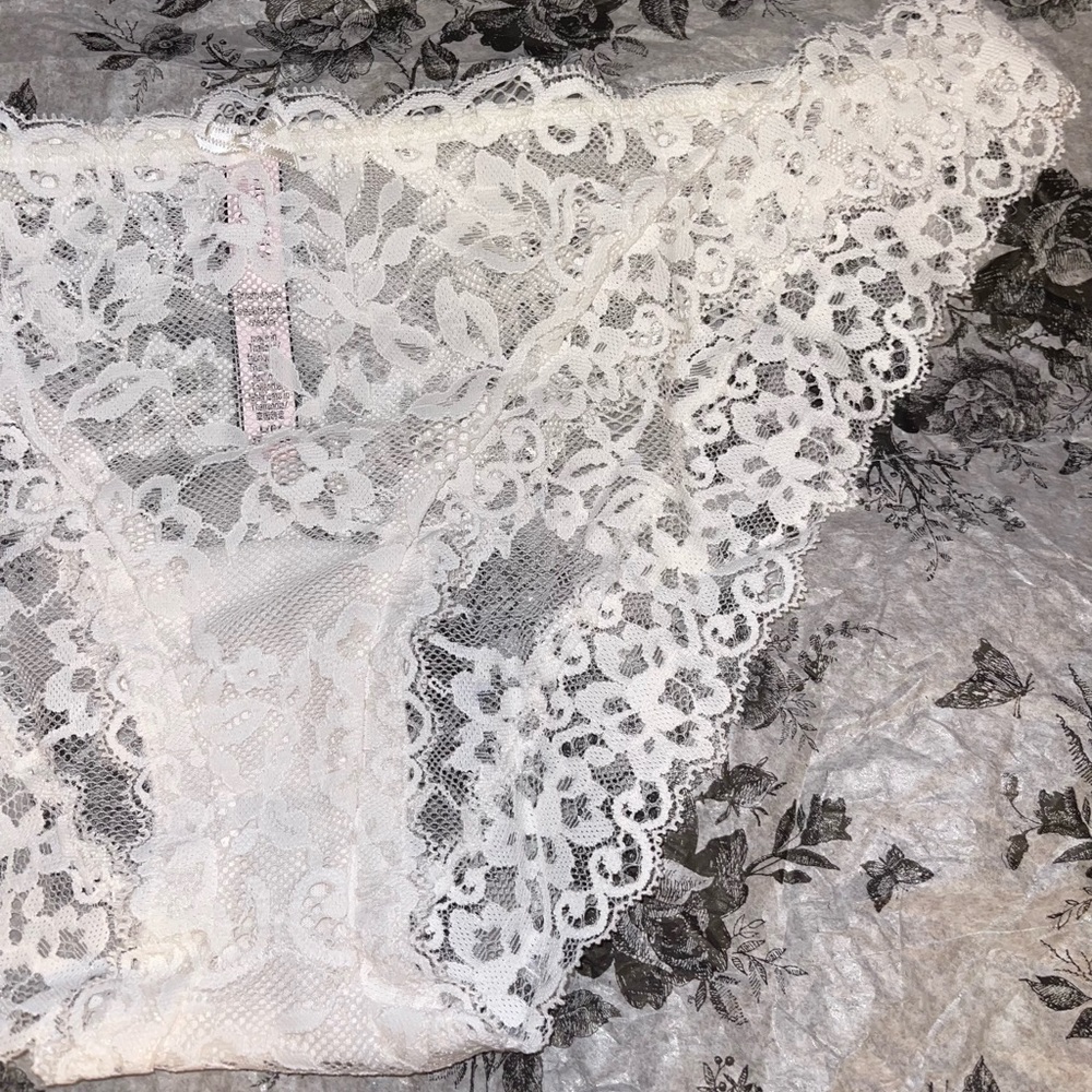 NIB VICTORIA SECRET DREAM ANGELS LACE CHEEKINI - Picture 4 of 9